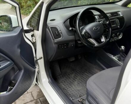 Білий Кіа Ріо, об'ємом двигуна 1.4 л та пробігом 203 тис. км за 9734 $, фото 7 на Automoto.ua