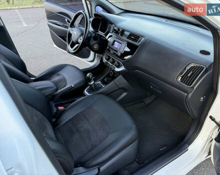 Білий Кіа Ріо, об'ємом двигуна 1.4 л та пробігом 132 тис. км за 9300 $, фото 17 на Automoto.ua