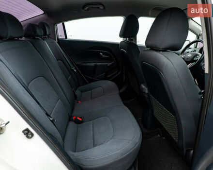 Білий Кіа Ріо, об'ємом двигуна 1.4 л та пробігом 193 тис. км за 9864 $, фото 18 на Automoto.ua