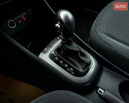 Білий Кіа Ріо, об'ємом двигуна 1.4 л та пробігом 193 тис. км за 9864 $, фото 16 на Automoto.ua