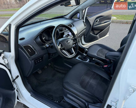 Білий Кіа Ріо, об'ємом двигуна 1.4 л та пробігом 132 тис. км за 9300 $, фото 10 на Automoto.ua