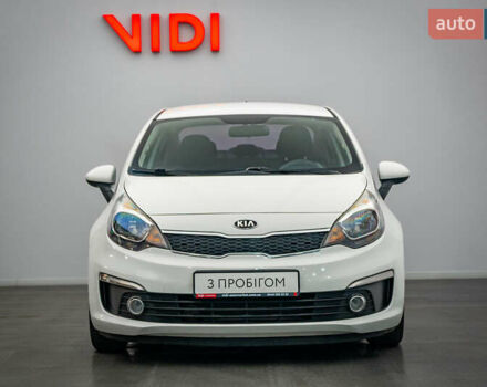 Білий Кіа Ріо, об'ємом двигуна 1.4 л та пробігом 193 тис. км за 9864 $, фото 4 на Automoto.ua