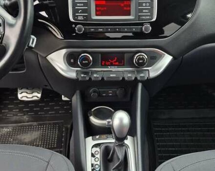 Білий Кіа Ріо, об'ємом двигуна 1.4 л та пробігом 182 тис. км за 10500 $, фото 10 на Automoto.ua