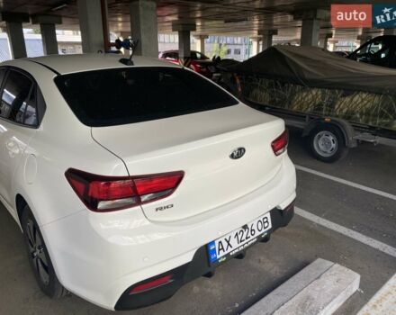 Белый Киа Рио, объемом двигателя 1.59 л и пробегом 100 тыс. км за 10000 $, фото 4 на Automoto.ua