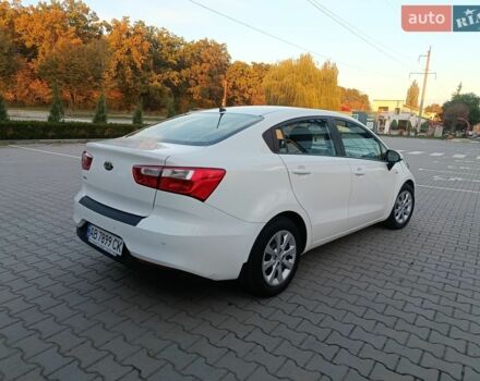 Білий Кіа Ріо, об'ємом двигуна 1.4 л та пробігом 49 тис. км за 10600 $, фото 8 на Automoto.ua