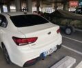 Белый Киа Рио, объемом двигателя 1.59 л и пробегом 100 тыс. км за 10000 $, фото 4 на Automoto.ua