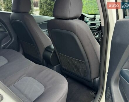 Белый Киа Рио, объемом двигателя 1.6 л и пробегом 162 тыс. км за 10300 $, фото 16 на Automoto.ua