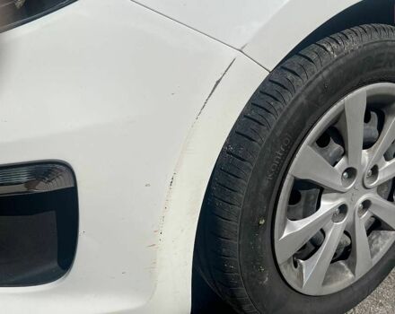 Білий Кіа Ріо, об'ємом двигуна 1.4 л та пробігом 49 тис. км за 10300 $, фото 8 на Automoto.ua