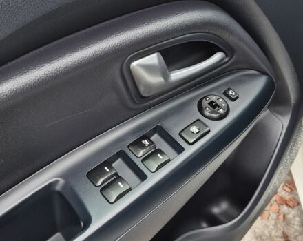 Білий Кіа Ріо, об'ємом двигуна 1.4 л та пробігом 182 тис. км за 9999 $, фото 12 на Automoto.ua