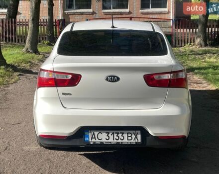 Білий Кіа Ріо, об'ємом двигуна 1.4 л та пробігом 140 тис. км за 9350 $, фото 9 на Automoto.ua