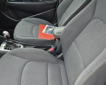 Білий Кіа Ріо, об'ємом двигуна 1.4 л та пробігом 182 тис. км за 9999 $, фото 10 на Automoto.ua