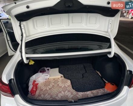 Белый Киа Рио, объемом двигателя 1.59 л и пробегом 100 тыс. км за 10000 $, фото 2 на Automoto.ua