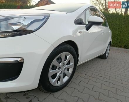 Білий Кіа Ріо, об'ємом двигуна 1.4 л та пробігом 49 тис. км за 10600 $, фото 19 на Automoto.ua