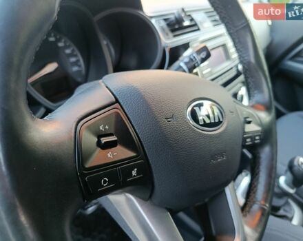 Білий Кіа Ріо, об'ємом двигуна 1.4 л та пробігом 49 тис. км за 10600 $, фото 37 на Automoto.ua