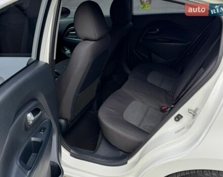 Белый Киа Рио, объемом двигателя 1.6 л и пробегом 162 тыс. км за 10300 $, фото 24 на Automoto.ua