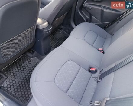 Білий Кіа Ріо, об'ємом двигуна 1.4 л та пробігом 49 тис. км за 10600 $, фото 32 на Automoto.ua