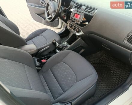 Білий Кіа Ріо, об'ємом двигуна 1.4 л та пробігом 49 тис. км за 10600 $, фото 30 на Automoto.ua