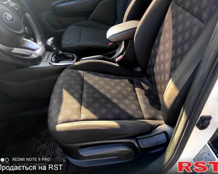 Белый Киа Рио, объемом двигателя 1.6 л и пробегом 144 тыс. км за 11999 $, фото 5 на Automoto.ua