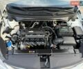 Білий Кіа Ріо, об'ємом двигуна 1.6 л та пробігом 18 тис. км за 14999 $, фото 88 на Automoto.ua