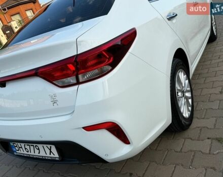 Білий Кіа Ріо, об'ємом двигуна 1.6 л та пробігом 18 тис. км за 14999 $, фото 14 на Automoto.ua