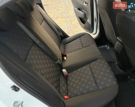 Білий Кіа Ріо, об'ємом двигуна 1.6 л та пробігом 18 тис. км за 14999 $, фото 74 на Automoto.ua