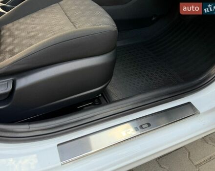 Білий Кіа Ріо, об'ємом двигуна 1.6 л та пробігом 18 тис. км за 14999 $, фото 77 на Automoto.ua