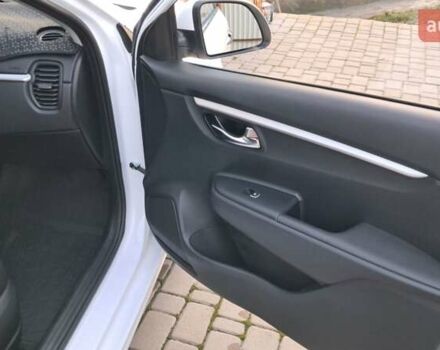 Белый Киа Рио, объемом двигателя 1.59 л и пробегом 70 тыс. км за 13500 $, фото 10 на Automoto.ua