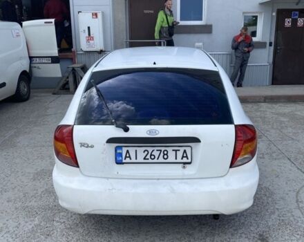 Белый Киа Рио, объемом двигателя 1.5 л и пробегом 230 тыс. км за 1400 $, фото 1 на Automoto.ua