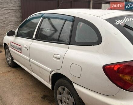 Белый Киа Рио, объемом двигателя 1.5 л и пробегом 260 тыс. км за 2000 $, фото 10 на Automoto.ua