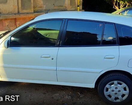 Білий Кіа Ріо, об'ємом двигуна 1.5 л та пробігом 260 тис. км за 1500 $, фото 5 на Automoto.ua