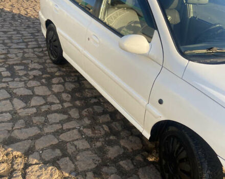 Белый Киа Рио, объемом двигателя 1.5 л и пробегом 292 тыс. км за 2200 $, фото 2 на Automoto.ua