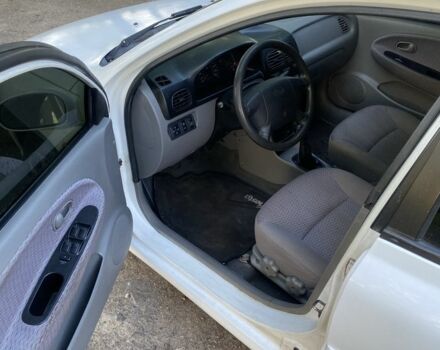 Белый Киа Рио, объемом двигателя 1.5 л и пробегом 180 тыс. км за 2000 $, фото 4 на Automoto.ua