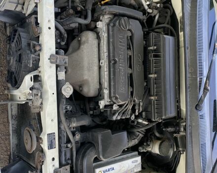 Белый Киа Рио, объемом двигателя 1.5 л и пробегом 180 тыс. км за 2000 $, фото 7 на Automoto.ua