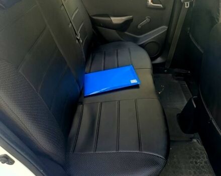 Белый Киа Рио, объемом двигателя 1.4 л и пробегом 180 тыс. км за 7600 $, фото 3 на Automoto.ua