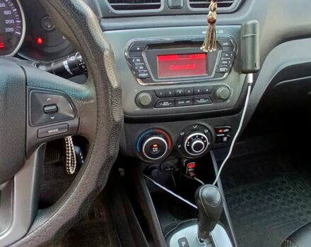 Белый Киа Рио, объемом двигателя 1.4 л и пробегом 180 тыс. км за 7600 $, фото 5 на Automoto.ua