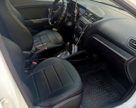 Белый Киа Рио, объемом двигателя 1.4 л и пробегом 180 тыс. км за 7600 $, фото 2 на Automoto.ua