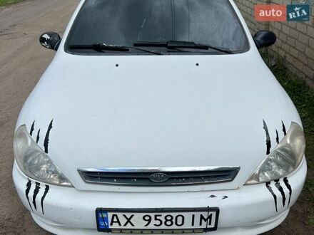 Білий Кіа Ріо, об'ємом двигуна 1.4 л та пробігом 300 тис. км за 1700 $, фото 1 на Automoto.ua