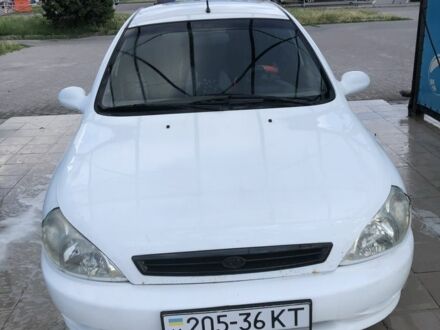 Білий Кіа Ріо, об'ємом двигуна 1.5 л та пробігом 400 тис. км за 1100 $, фото 1 на Automoto.ua