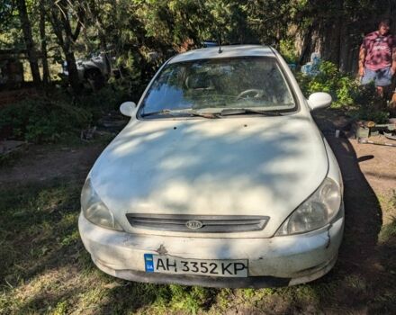Белый Киа Рио, объемом двигателя 1.3 л и пробегом 354 тыс. км за 703 $, фото 1 на Automoto.ua