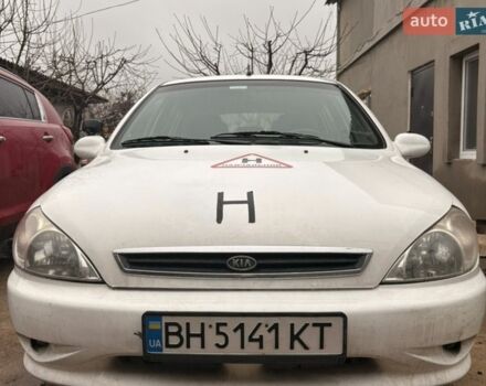Белый Киа Рио, объемом двигателя 1.5 л и пробегом 260 тыс. км за 2000 $, фото 1 на Automoto.ua