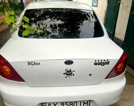 Белый Киа Рио, объемом двигателя 1.3 л и пробегом 290 тыс. км за 2400 $, фото 1 на Automoto.ua