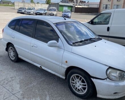 Белый Киа Рио, объемом двигателя 1.5 л и пробегом 230 тыс. км за 1400 $, фото 1 на Automoto.ua
