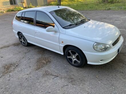 Белый Киа Рио, объемом двигателя 1.5 л и пробегом 180 тыс. км за 2000 $, фото 1 на Automoto.ua