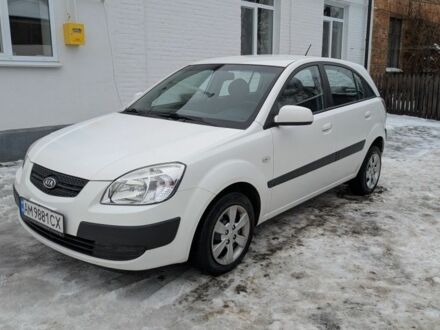 Белый Киа Рио, объемом двигателя 1.4 л и пробегом 233 тыс. км за 3700 $, фото 1 на Automoto.ua