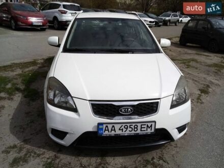 Белый Киа Рио, объемом двигателя 1.4 л и пробегом 100 тыс. км за 4100 $, фото 1 на Automoto.ua