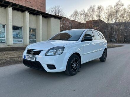 Белый Киа Рио, объемом двигателя 1.4 л и пробегом 152 тыс. км за 4500 $, фото 1 на Automoto.ua