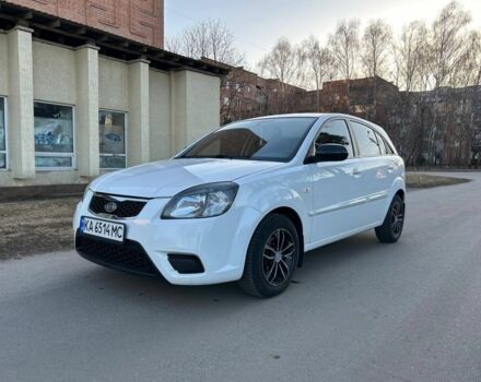 Белый Киа Рио, объемом двигателя 1.4 л и пробегом 152 тыс. км за 4500 $, фото 1 на Automoto.ua