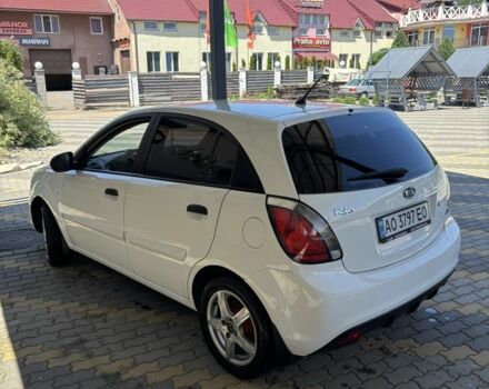 Білий Кіа Ріо, об'ємом двигуна 1.4 л та пробігом 240 тис. км за 3999 $, фото 1 на Automoto.ua