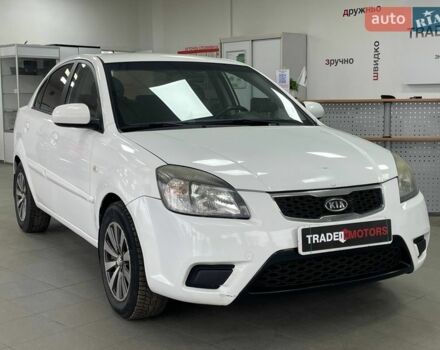 Белый Киа Рио, объемом двигателя 1.49 л и пробегом 170 тыс. км за 4690 $, фото 1 на Automoto.ua