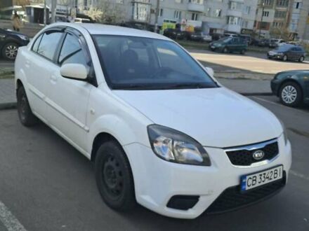 Білий Кіа Ріо, об'ємом двигуна 1.4 л та пробігом 324 тис. км за 4000 $, фото 1 на Automoto.ua